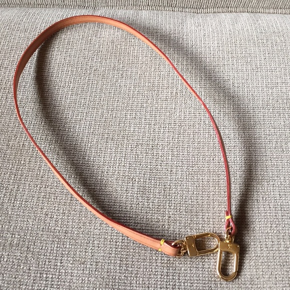 louis vuitton short strap